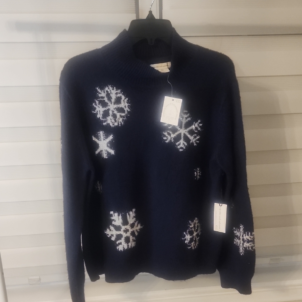 CUPCAKES AND CASHMERE Whitw Snowflakes Size L
